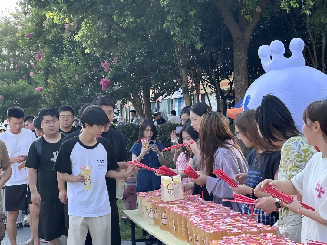 沁爽一夏·關愛同行 | 千杯冰飲送清涼，致敬高溫下的堅守